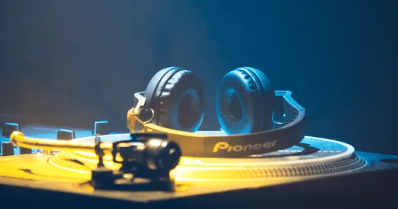 イヤホンをエージングしている