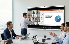 会社はスマートボードを活用して会議を行う