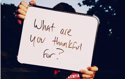 ミニホワイトボードに英語の一文が書かれている