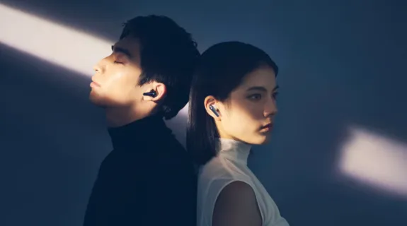 アンカーワイヤレスイヤホンをつけている人達