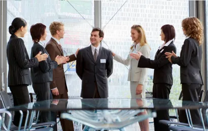 会社の朝礼スピーチ必要なのか？会社員のみなさなんが相談しています。