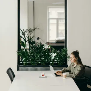 Black good office chairs for short people