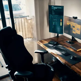 Black aeron chair competitor