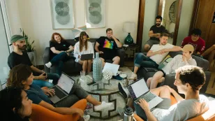 peoplemeetinginahuddleroom