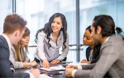 会議中に検討した人々